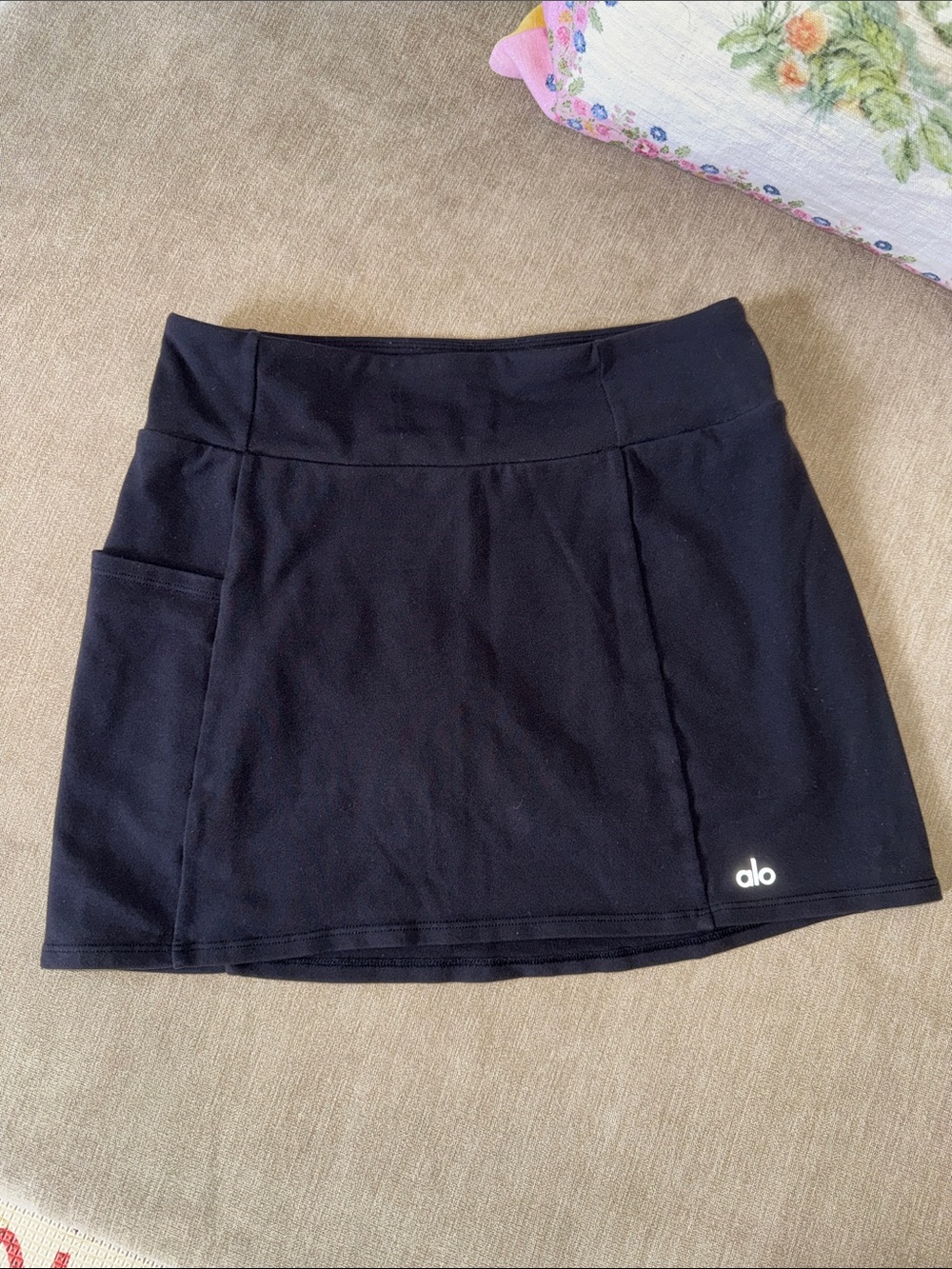 ALO Yoga Airbrush High-Waist Good Form Tennis Skirt in Black (S)